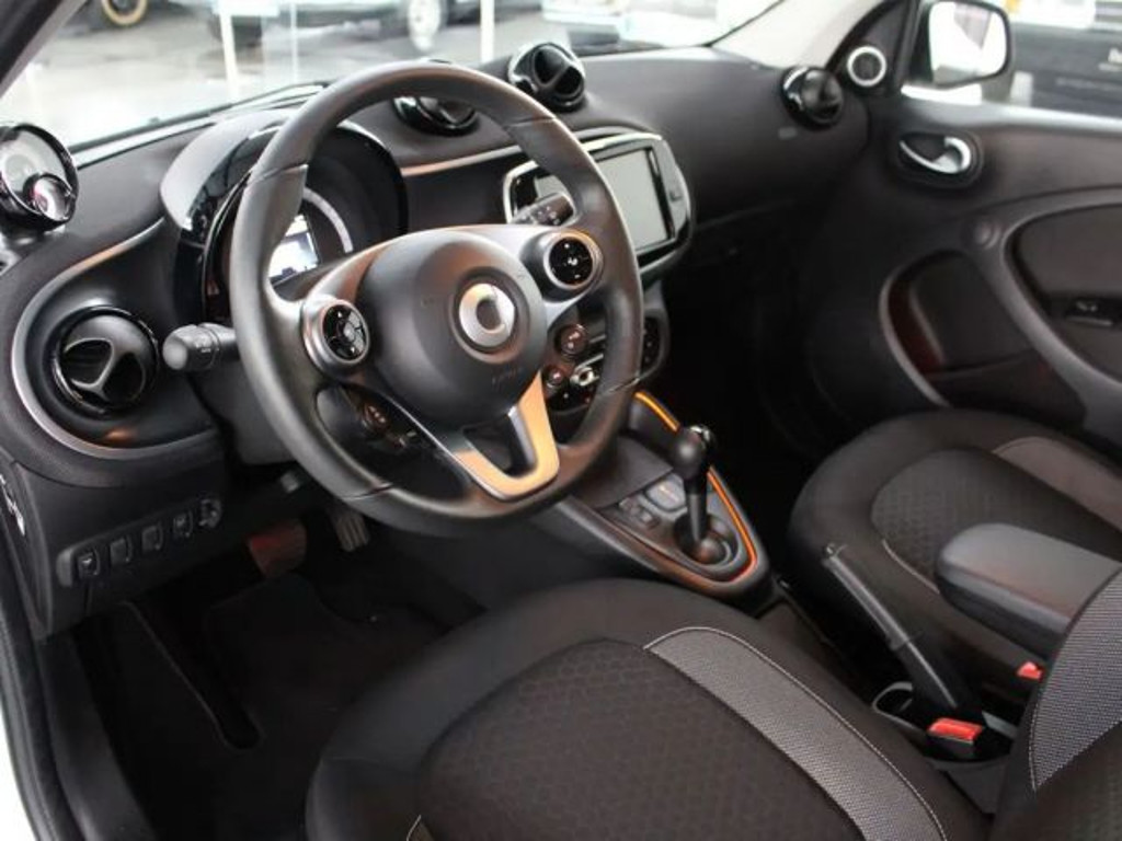 Smart EQ forfour