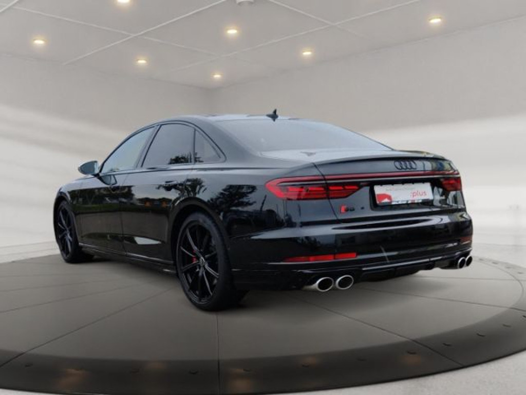 Audi S8