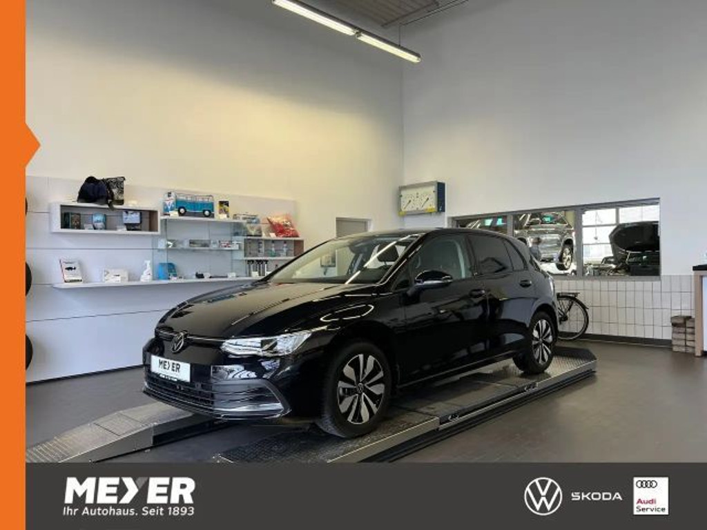 Volkswagen Golf 2023 Benzine