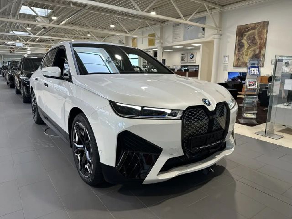 BMW iX