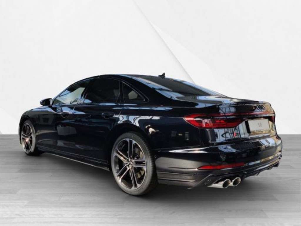 Audi S8