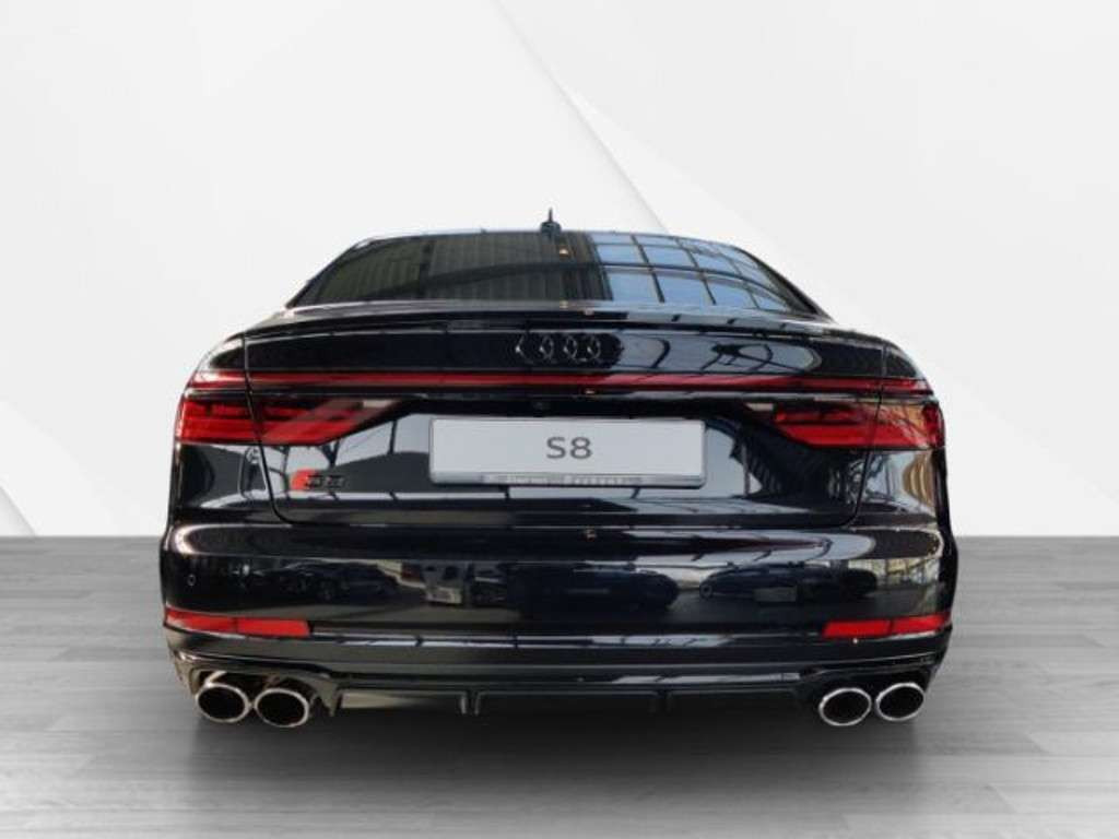 Audi S8