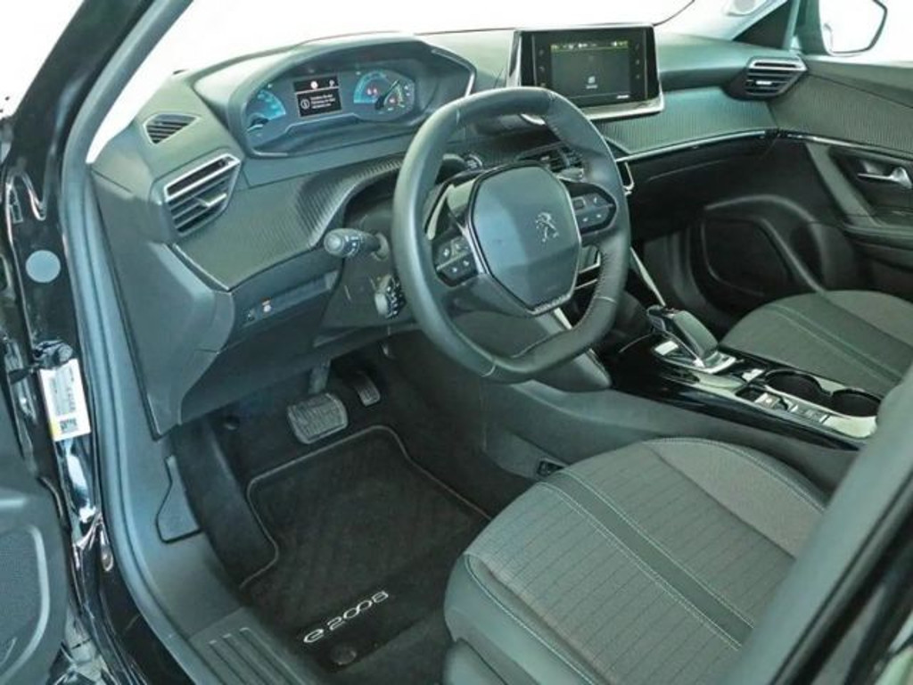 Peugeot e-2008