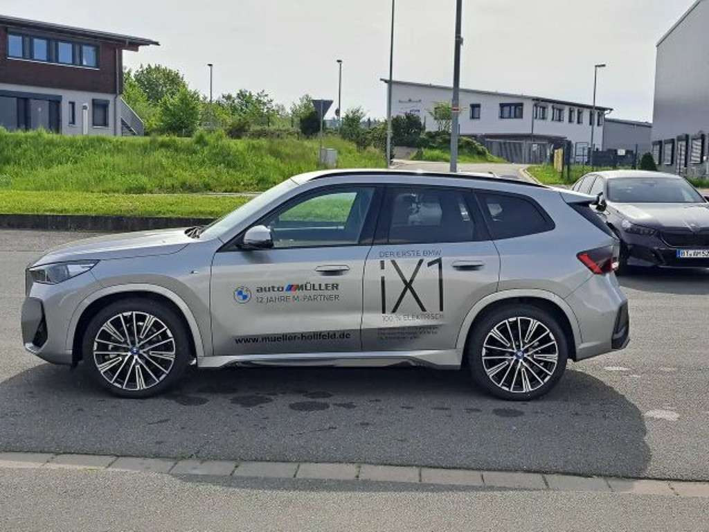 BMW iX1
