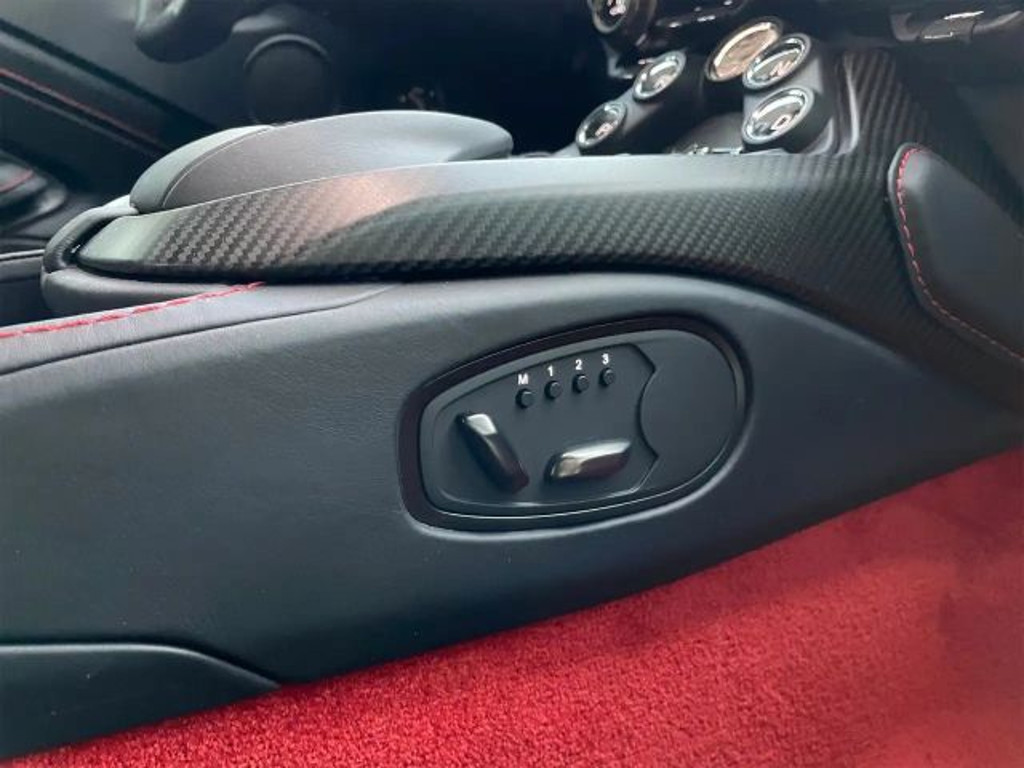 Aston Martin Vantage