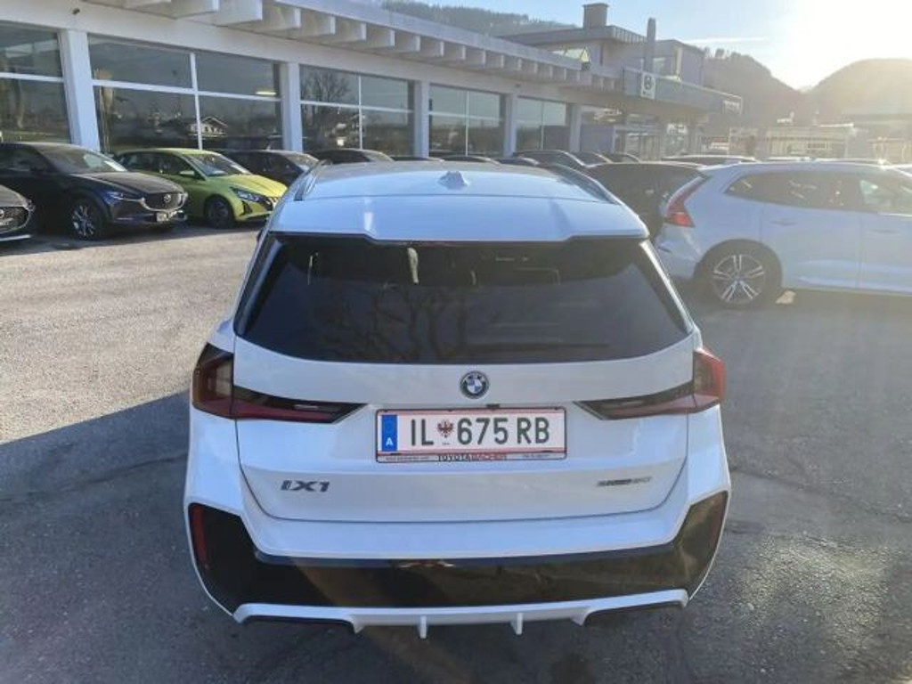 BMW iX1