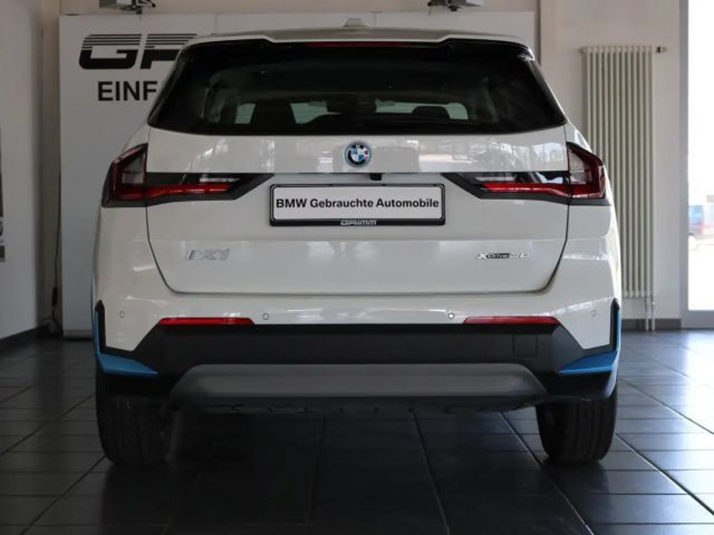 BMW iX1