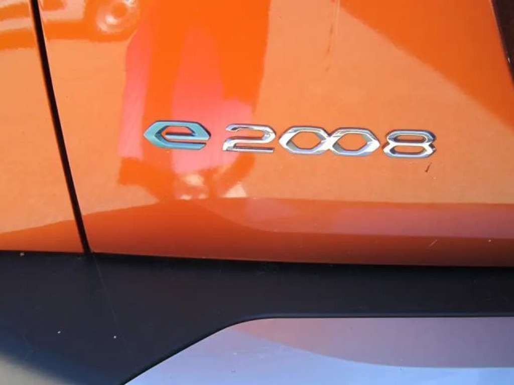 Peugeot e-2008