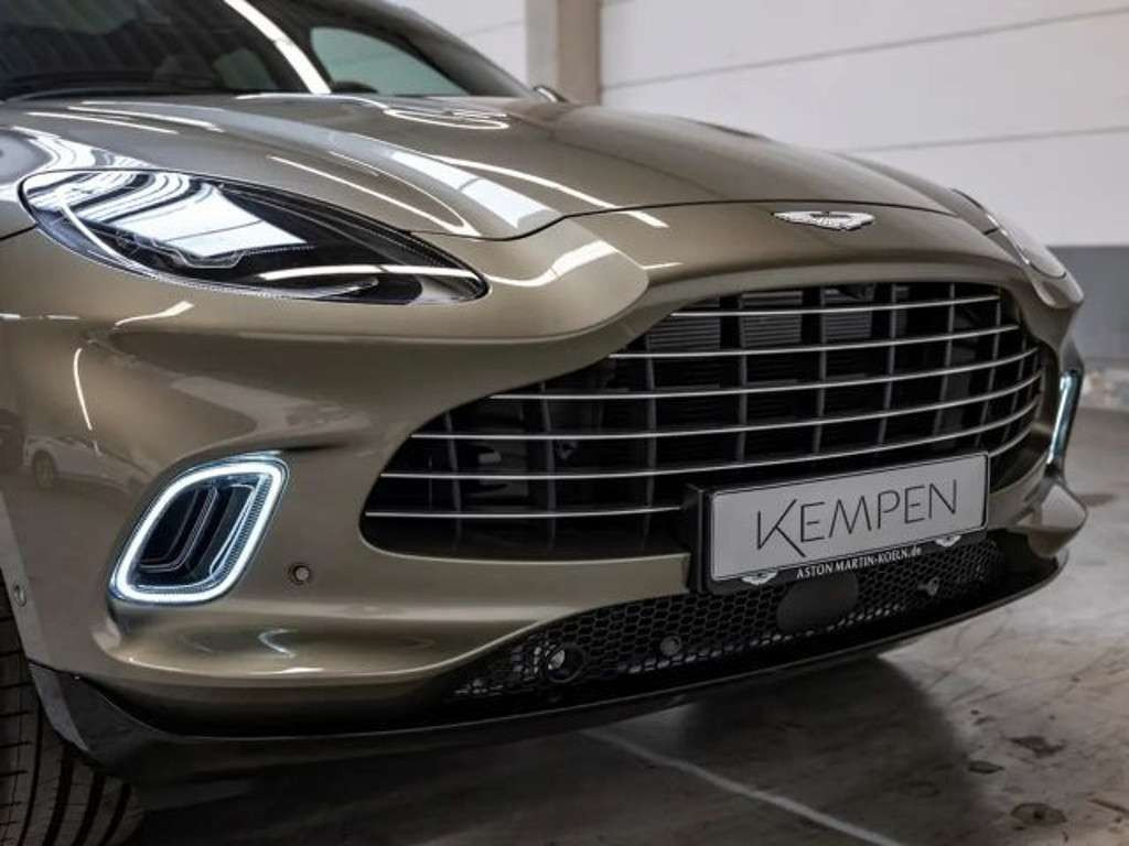 Aston Martin DBX