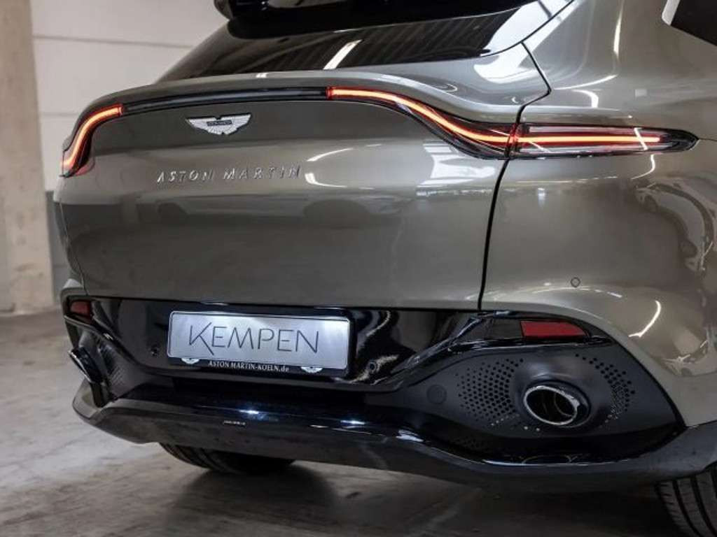 Aston Martin DBX