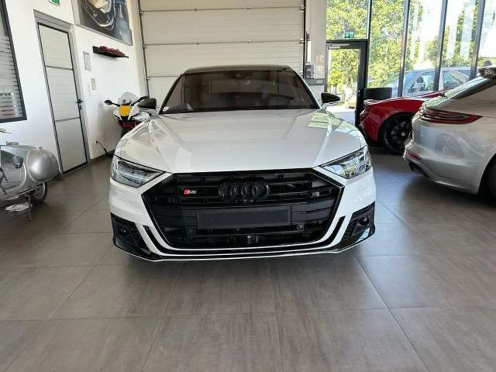 Audi S8