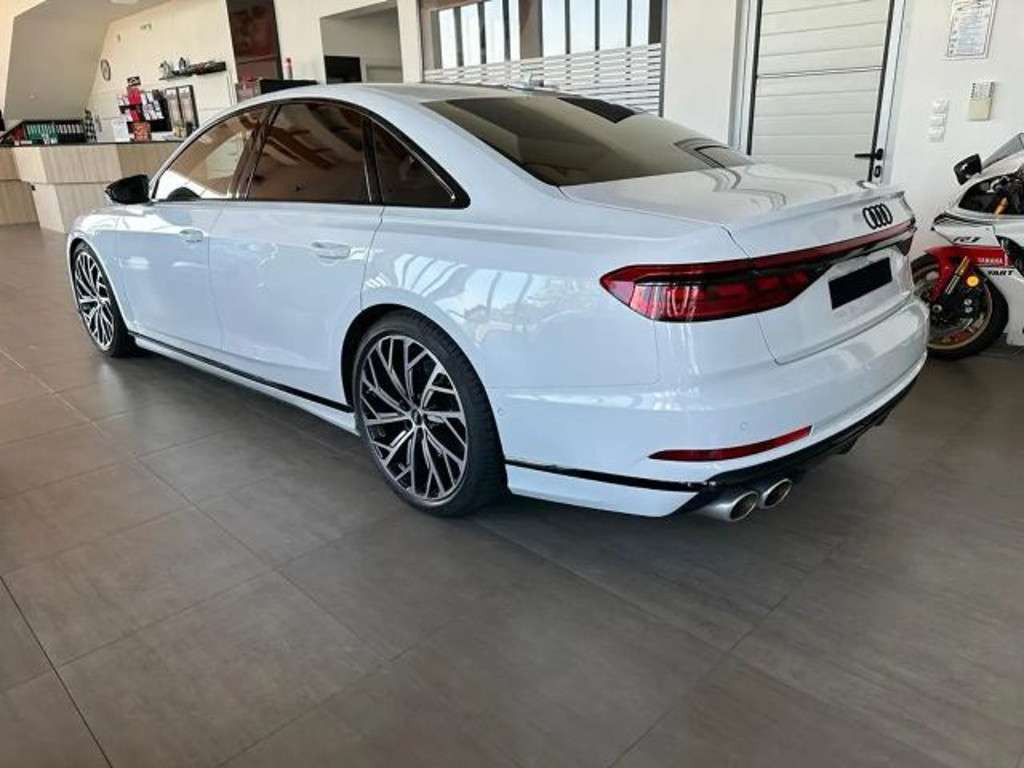 Audi S8