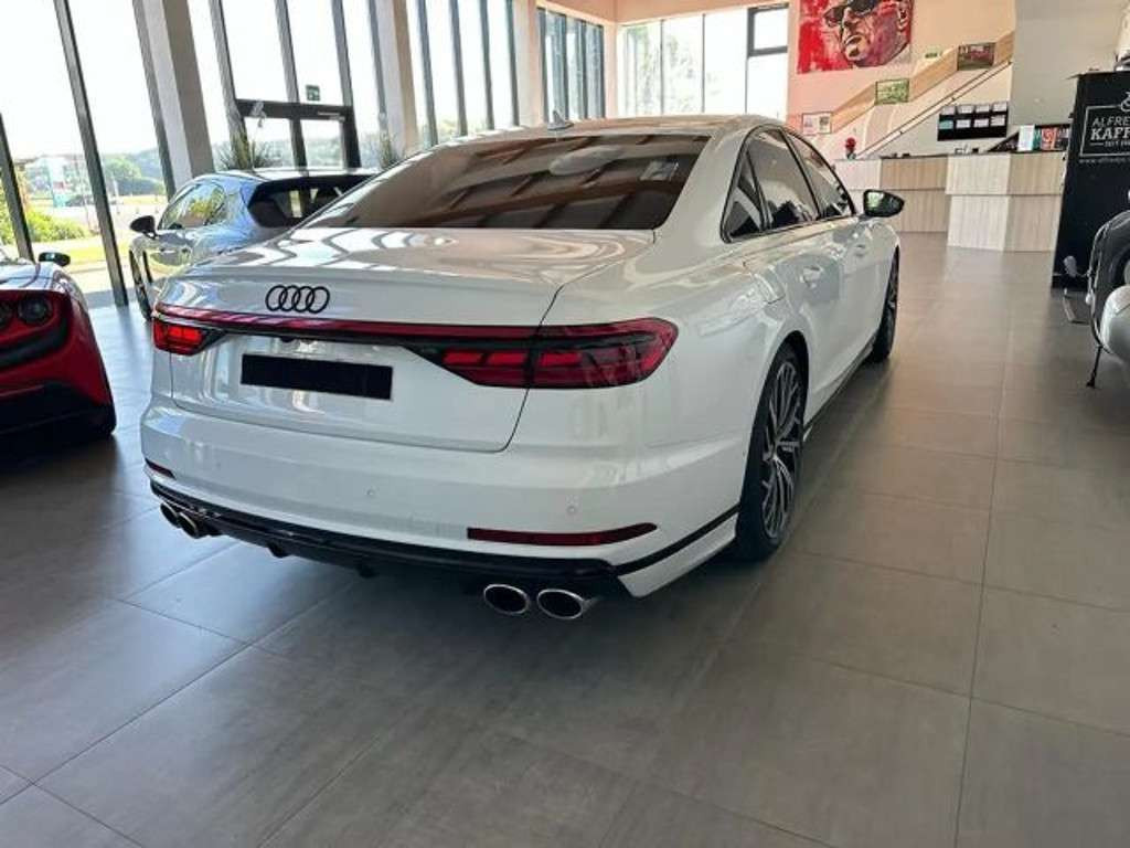 Audi S8