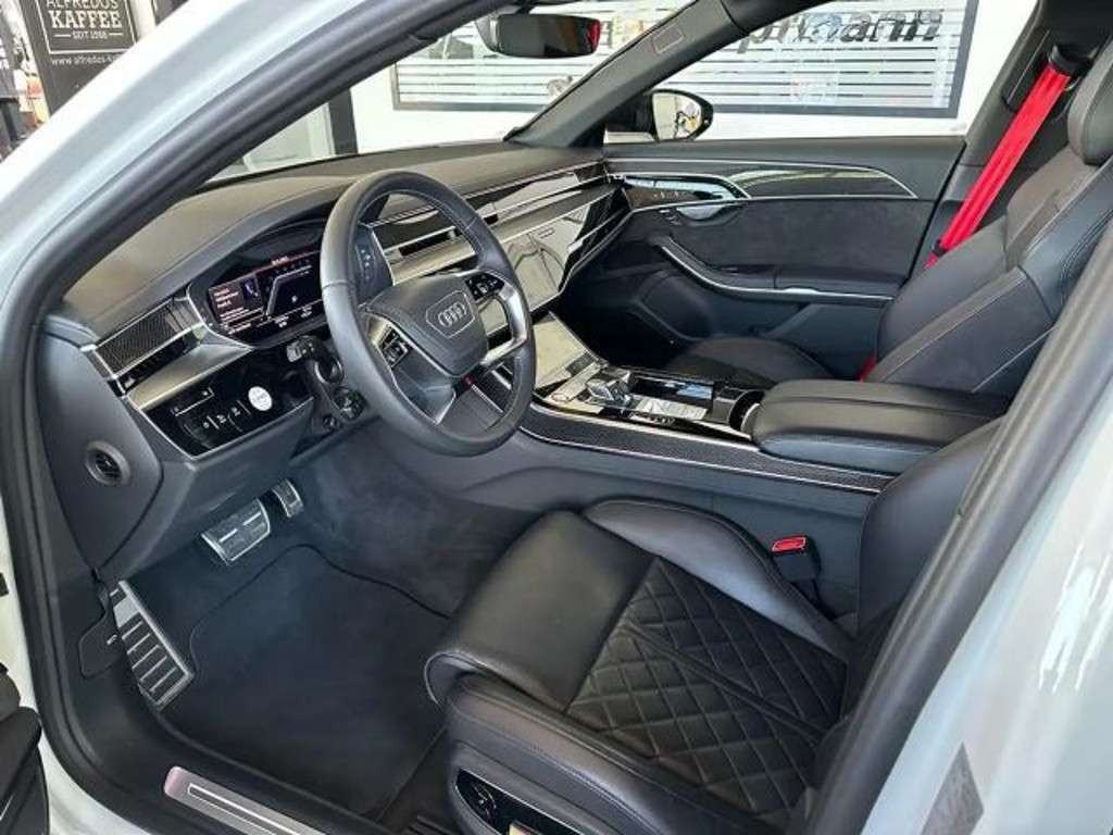 Audi S8