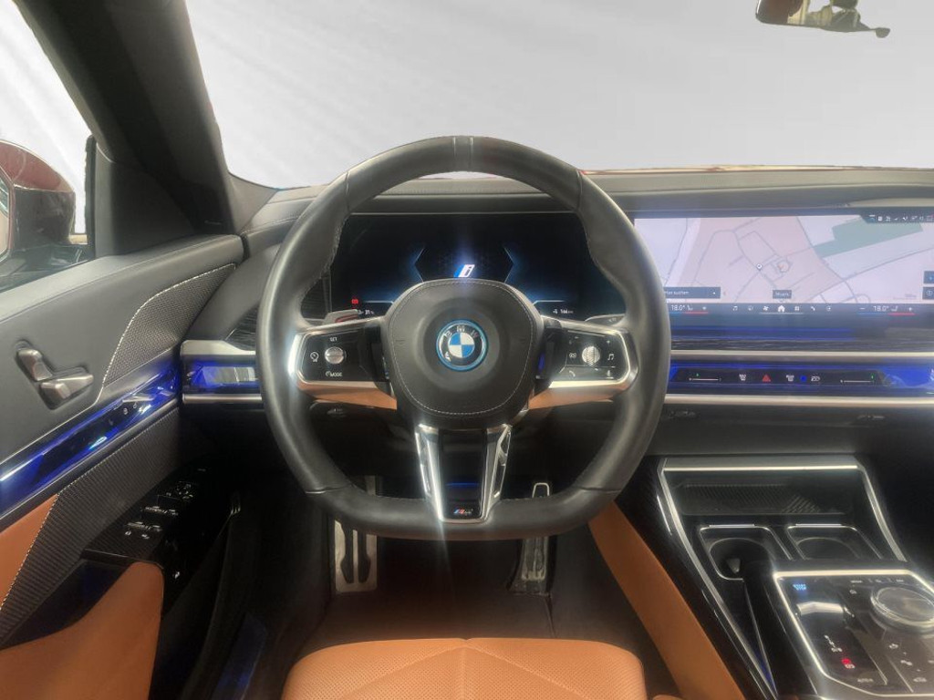 BMW i7