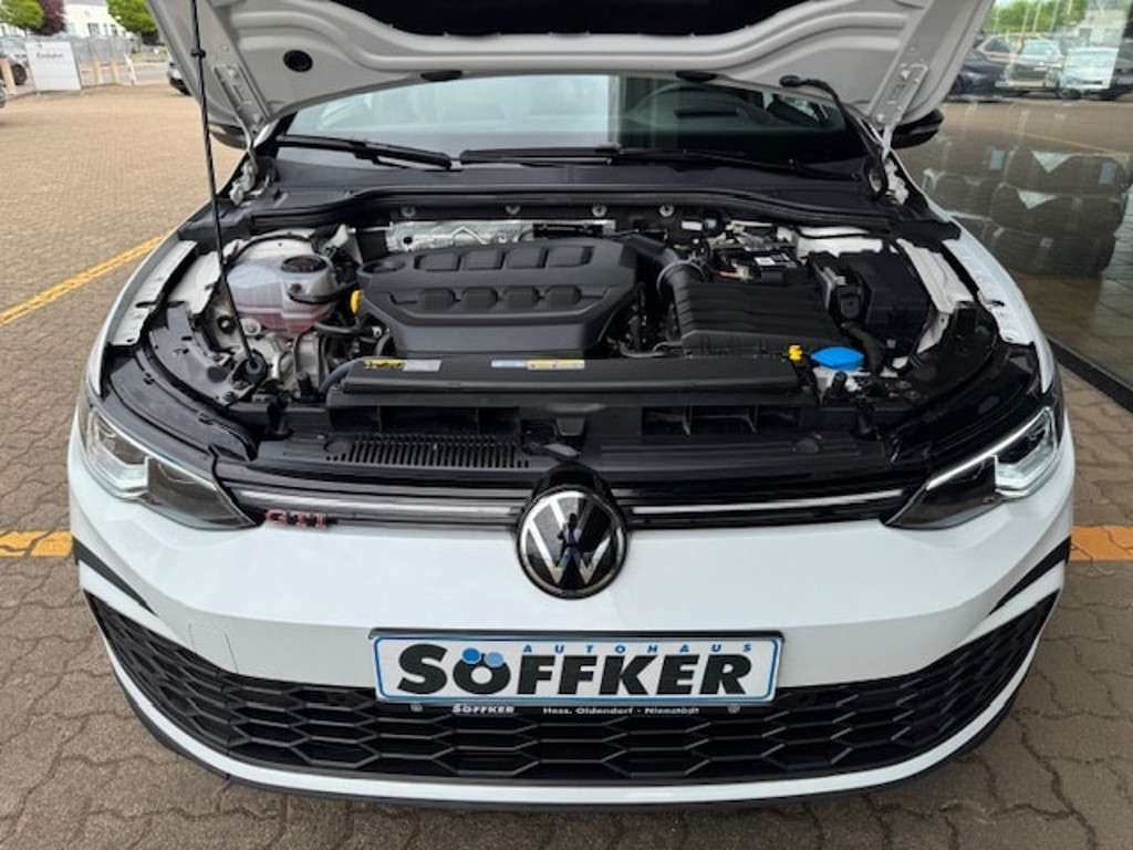 Volkswagen Golf 2023 Benzine