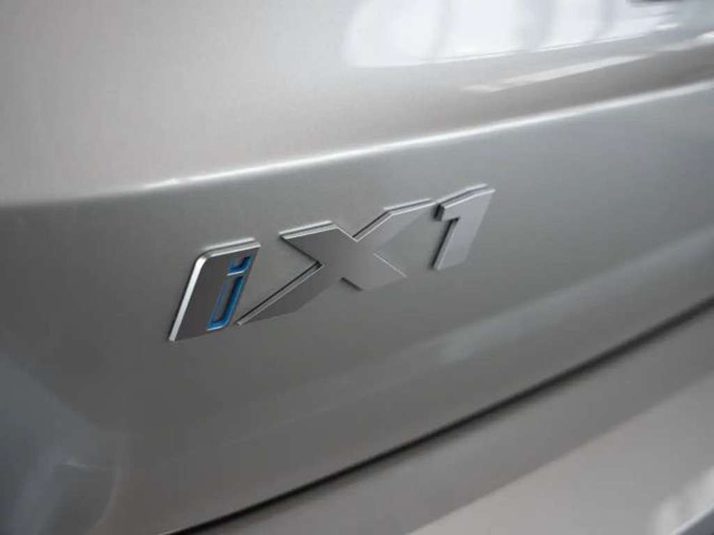 BMW iX1