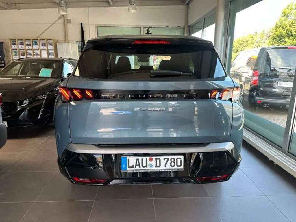 Peugeot E-5008