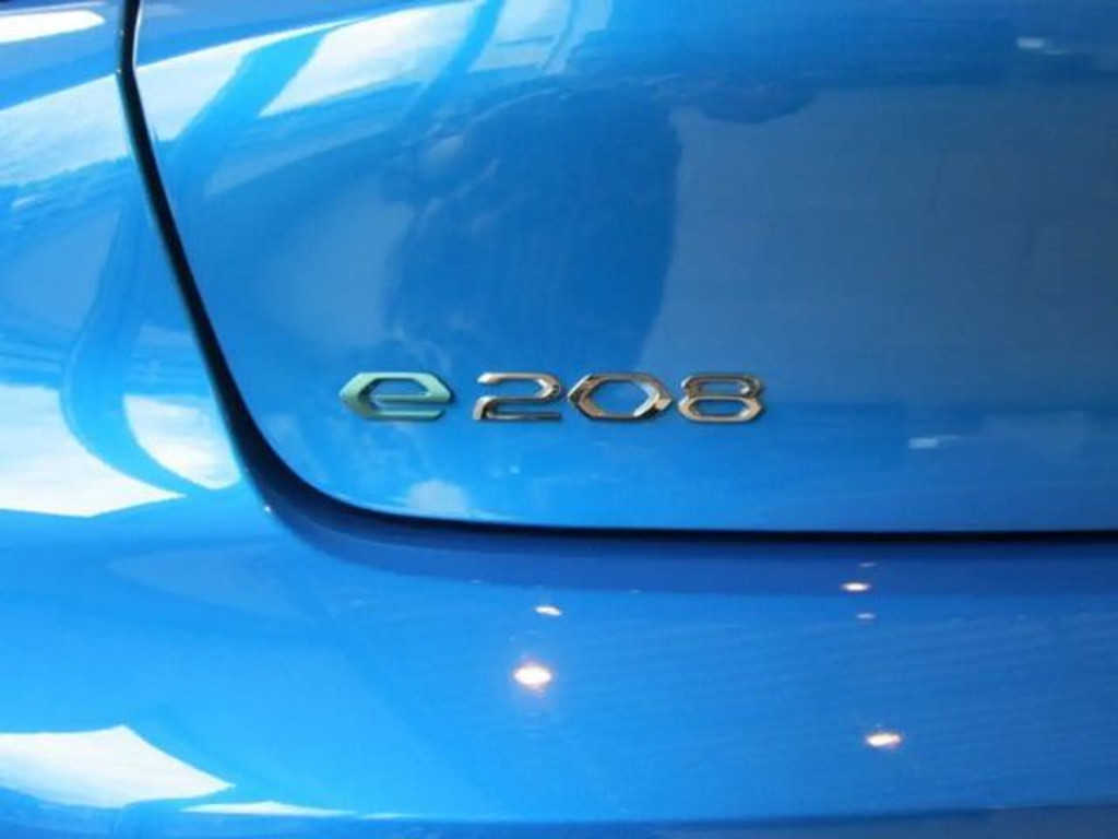 Peugeot e-208