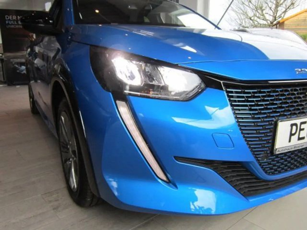 Peugeot e-208