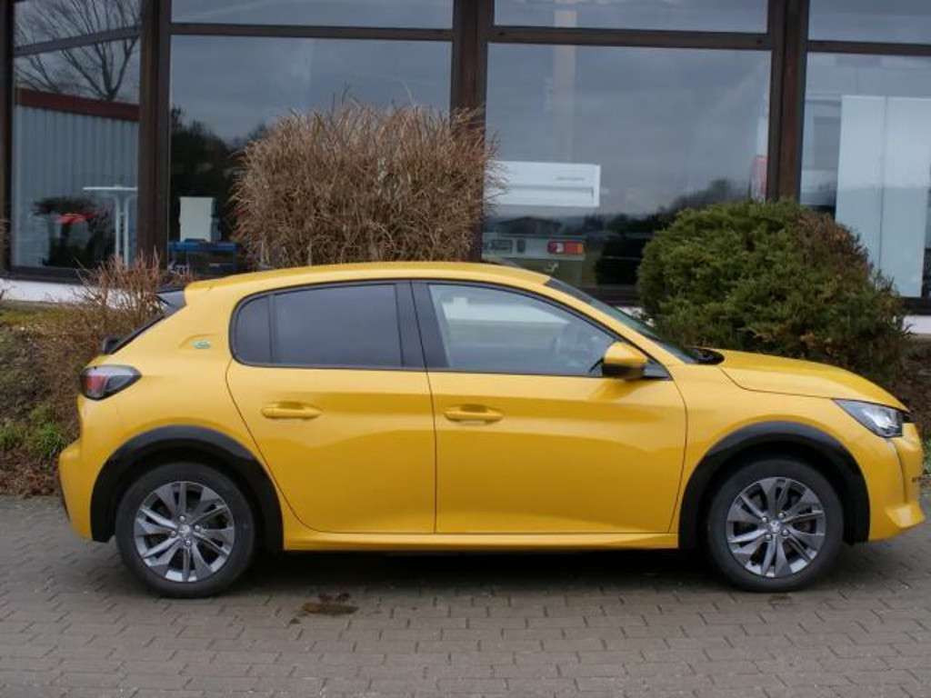 Peugeot e-208