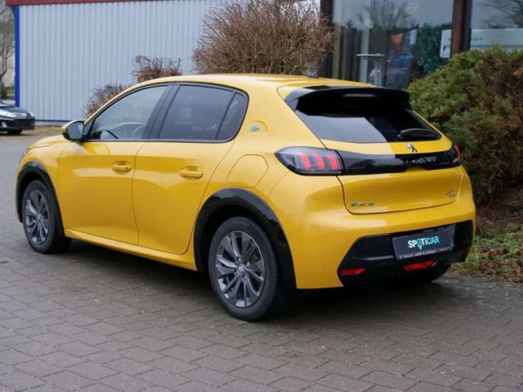 Peugeot e-208