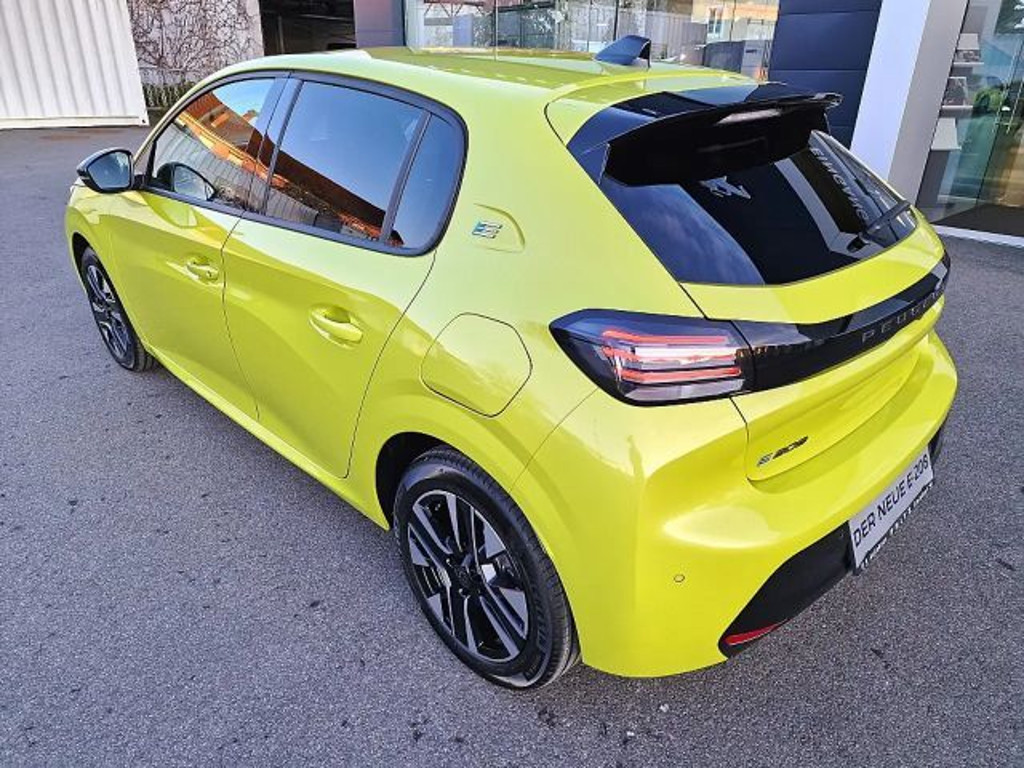 Peugeot e-208