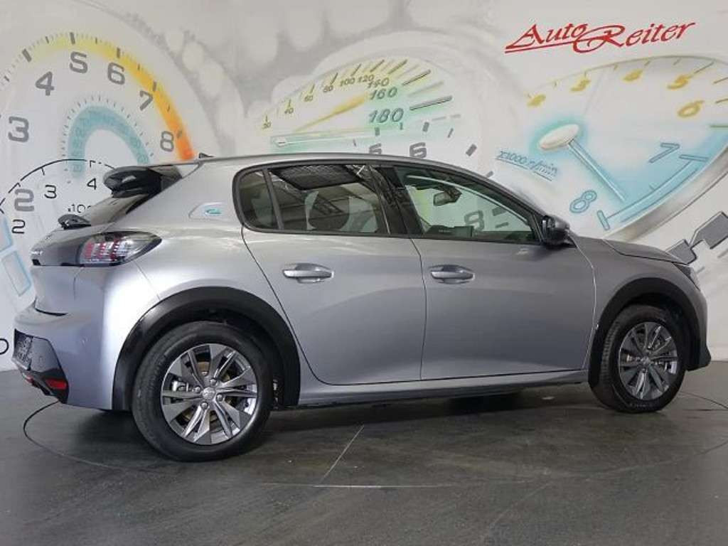 Peugeot e-208