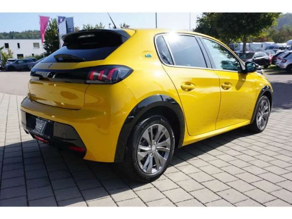 Peugeot e-208