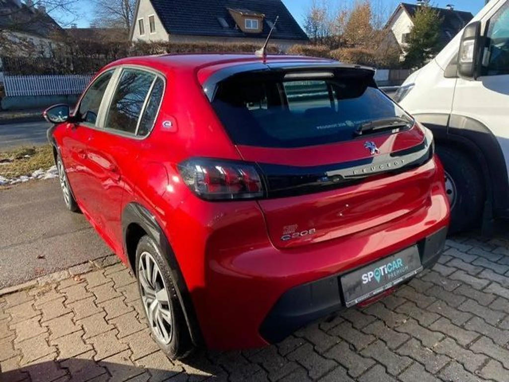 Peugeot e-208