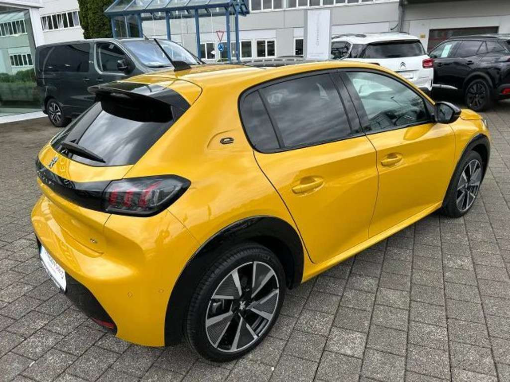 Peugeot e-208