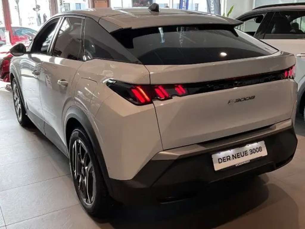 Peugeot E-3008
