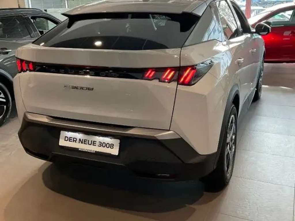 Peugeot E-3008