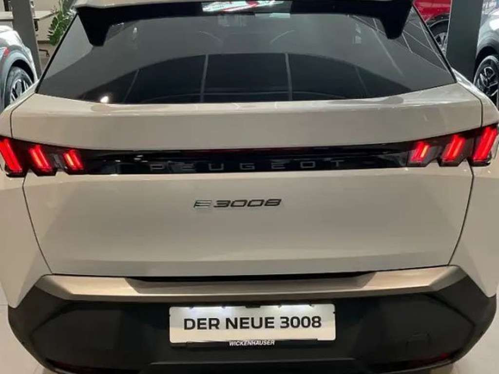 Peugeot E-3008