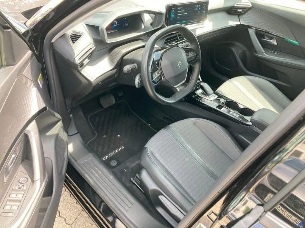 Peugeot e-2008