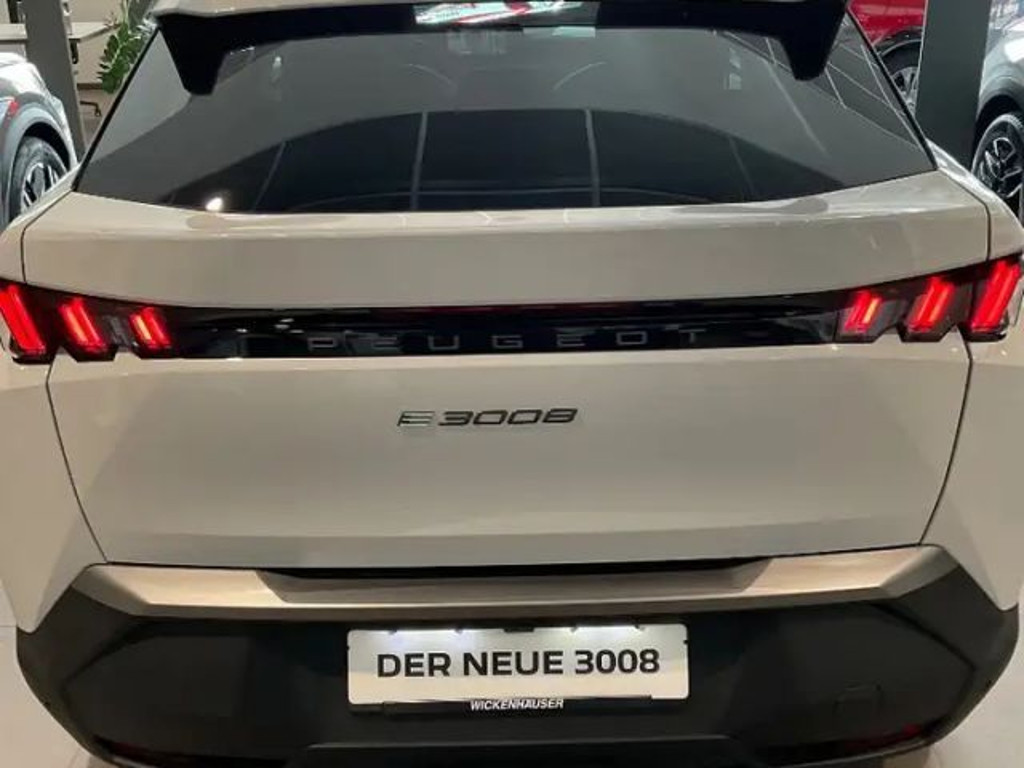 Peugeot E-3008