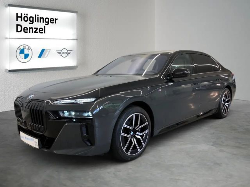 BMW i7