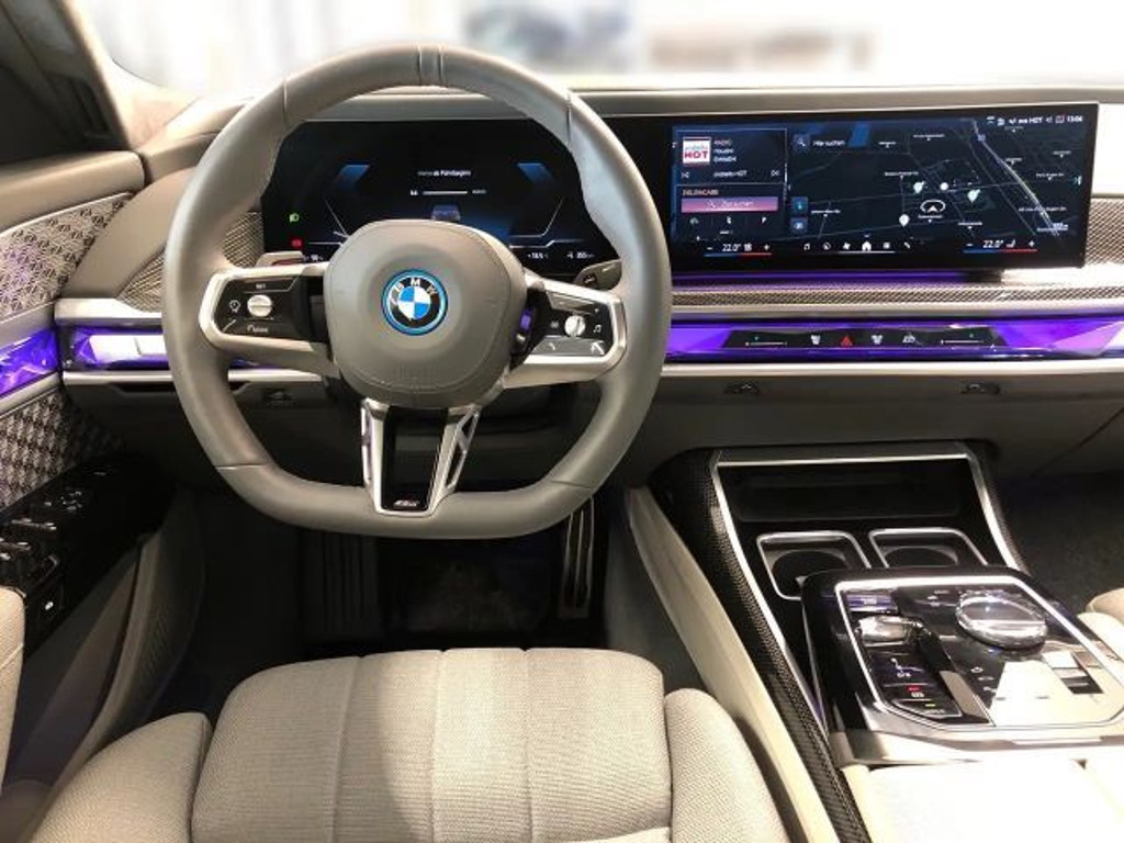 BMW i7