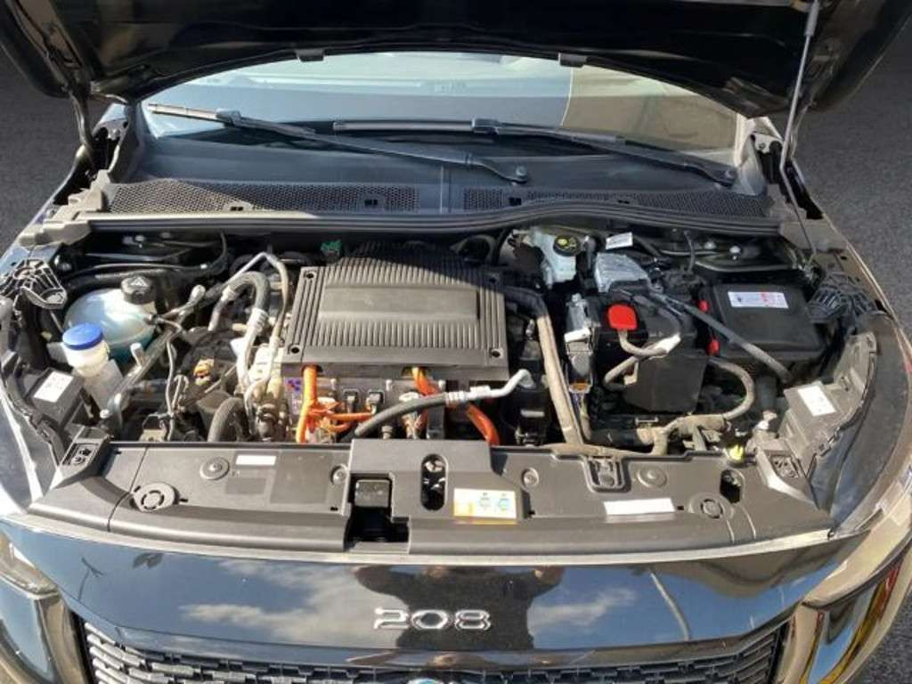 Peugeot e-208