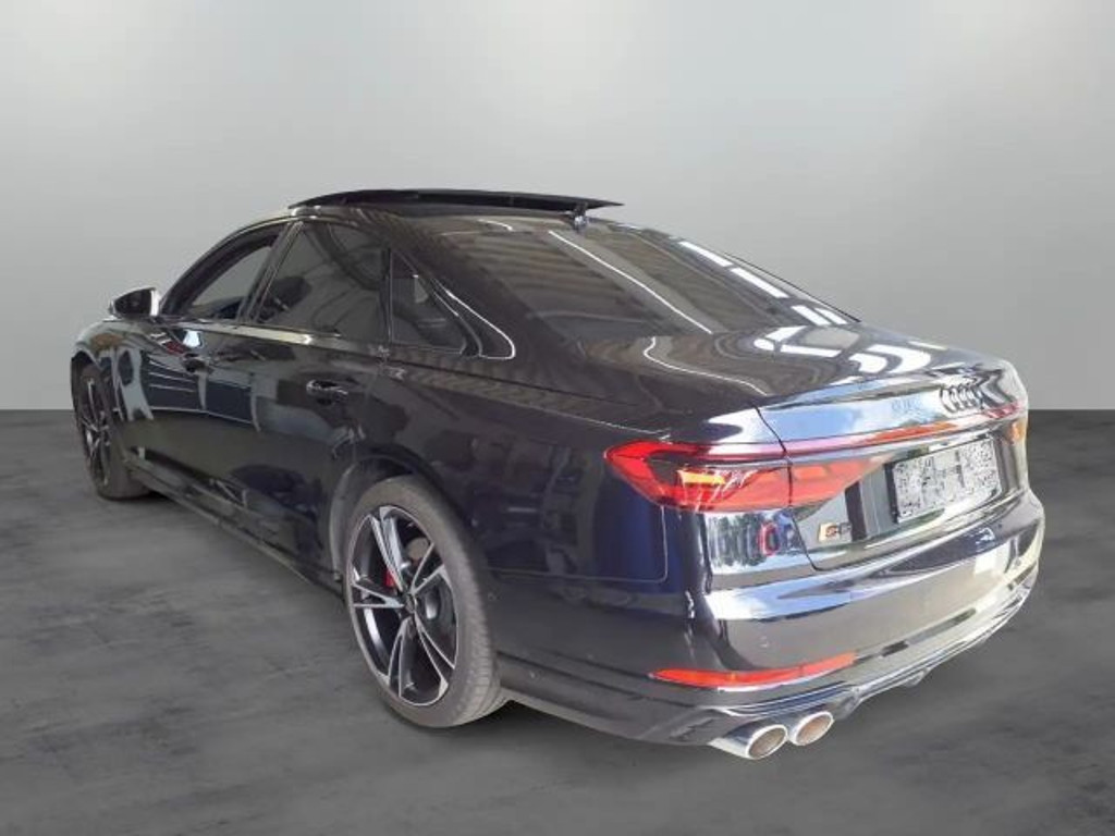 Audi S8
