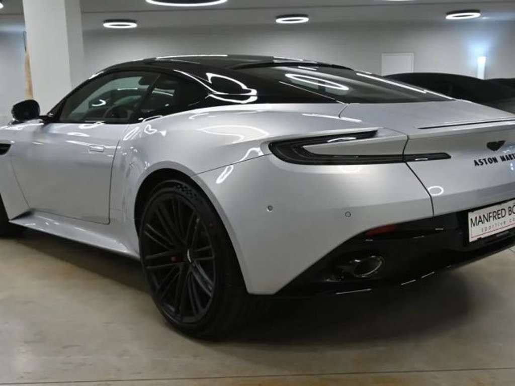Aston Martin DB12