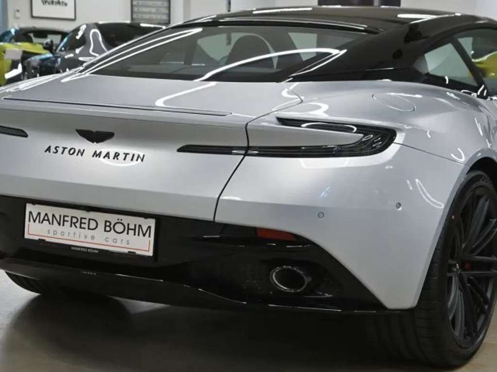 Aston Martin DB12