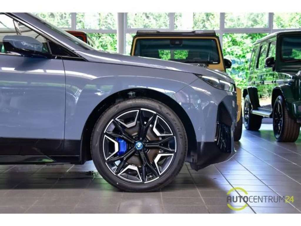 BMW iX