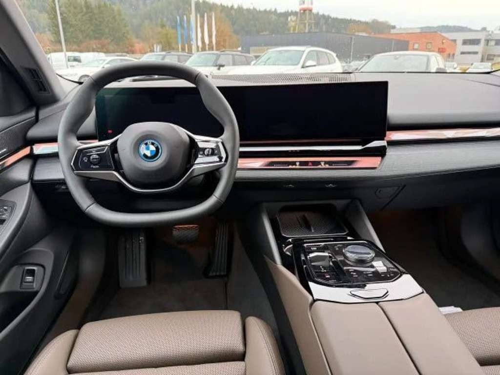 BMW i5