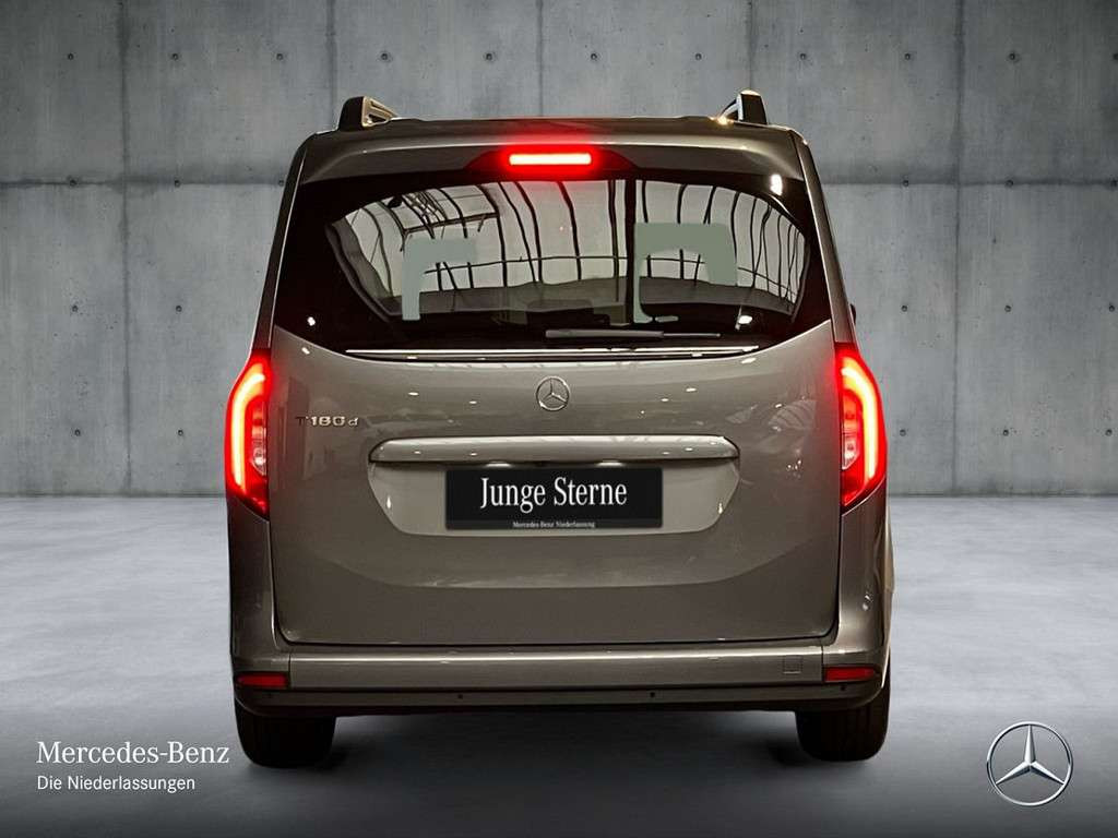 Mercedes-Benz T 180