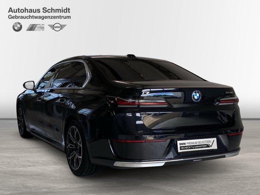 BMW i7