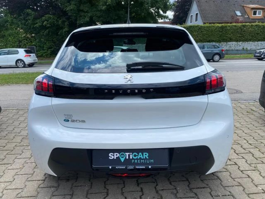 Peugeot e-208