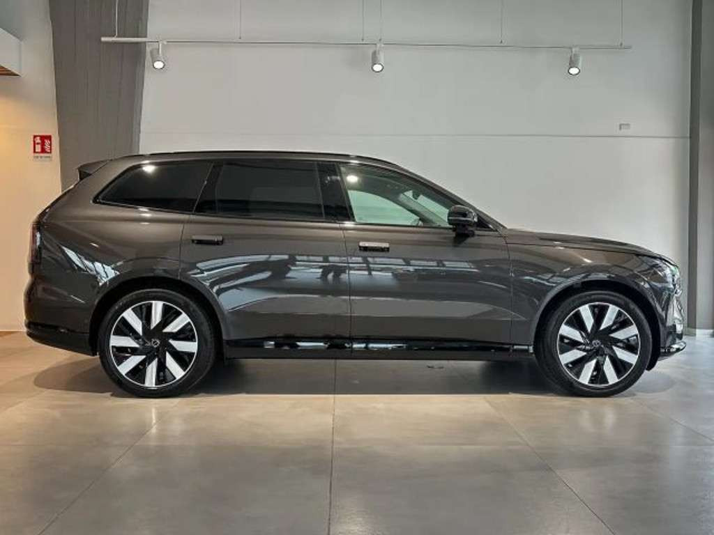 Volvo EX90