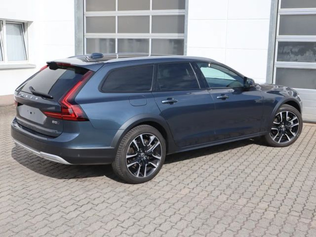 Volvo V90 Cross Country