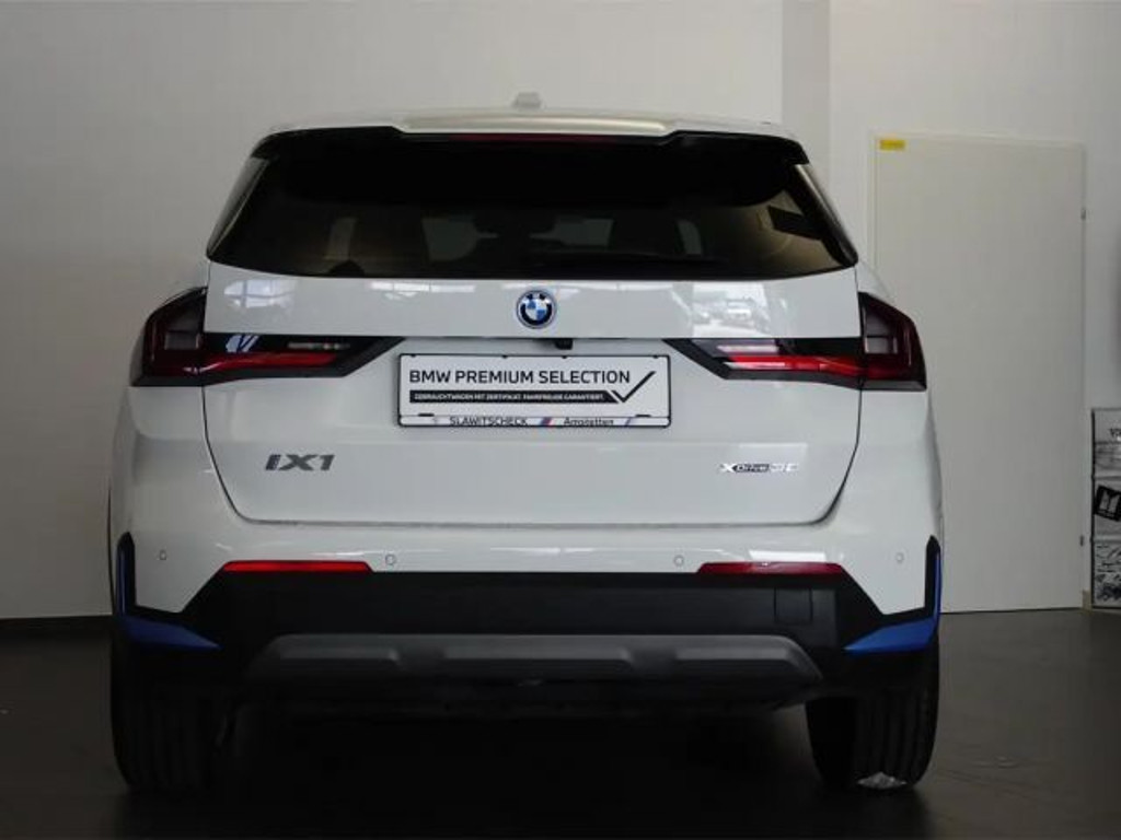 BMW iX1